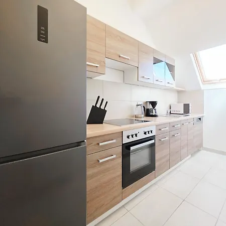 Raj Living - 3 - Maisonette - Balcony - 20 Min Messe Dus And Old Town Dus Dusseldorf