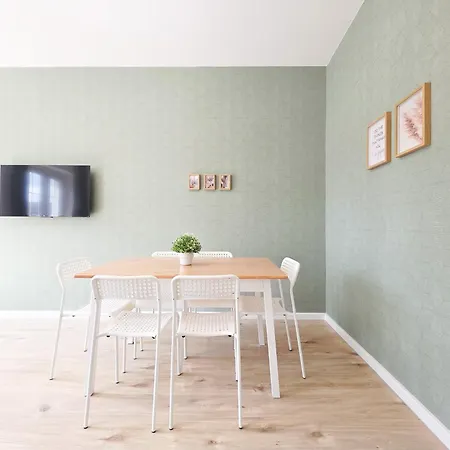 Tolstov - 4 - Maisonette - Balcony - 20 Min Messe Dus And Old Town Dus