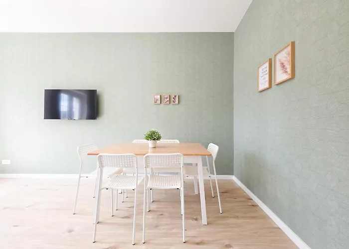 Tolstov - 4 - Maisonette - Balcony - 20 Min Messe Dus And Old Town Dus